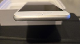 Mint
													Apple iPhone 8 - Verizon, Silver, 64 GB, A1863, photo 3 of 7