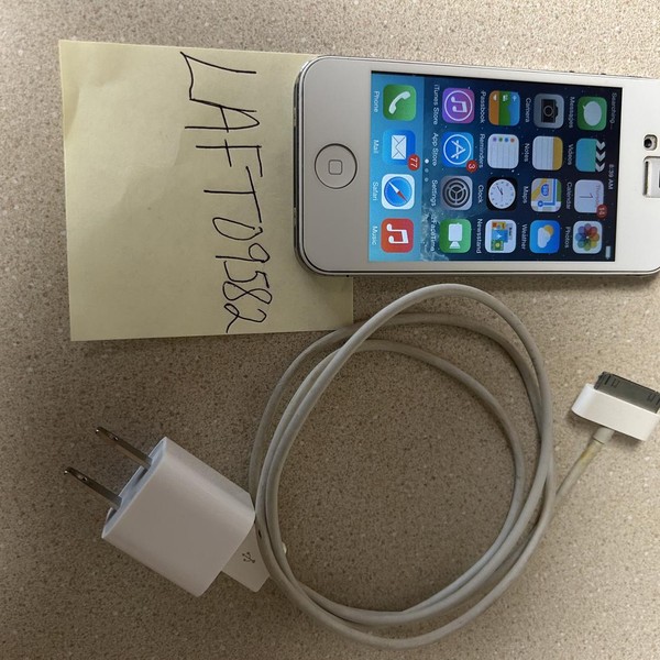 Apple iPhone 4 - AT&T, 8 GB, White, A1332