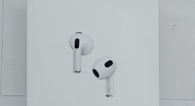 Used
													Apple AirPods 3rd Gen - MagSafe Case, photo 3 of 9
