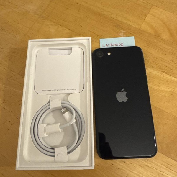Apple iPhone SE 3rd Gen 2022 - Unlocked, 64 GB, Midnight, A2595