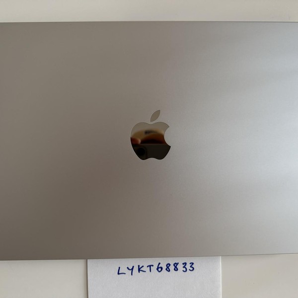 MacBook Air 2022 (M2) - 13 inch - 512 GB, Silver, 24 GB, Apple M2