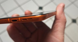 Mint
													Motorola Razr (2024) - Cricket, Orange, 256 GB, 8 GB, photo 4 of 10