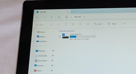 Good
													Microsoft Surface Pro 5 (2017) - Wi-Fi, Silver, 128 GB, 4 GB, photo 4 of 8
