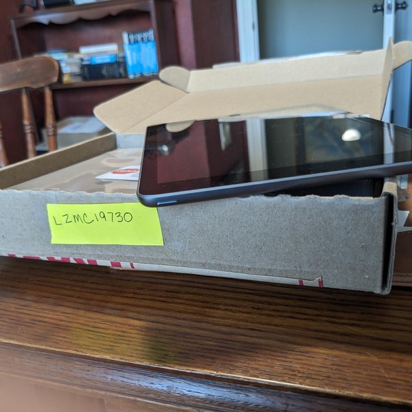 Apple iPad 5th Gen - Wi-Fi, 32 GB, Gray, A1822