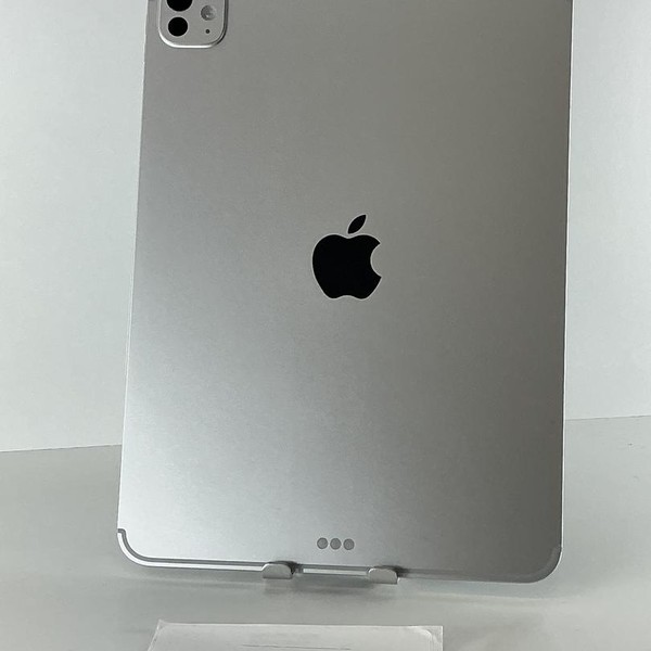 Apple iPad Pro 11 inch (M5) 2025 - Unlocked, 256 GB, Silver, Apple M5 9-Core, A3358, Standard Glass