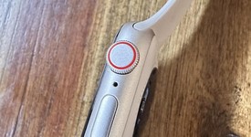 Mint
													Apple Watch SE 2nd Gen 40mm - Unlocked, Starlight, A2726 - Cellular, Aluminum, photo 4 of 10