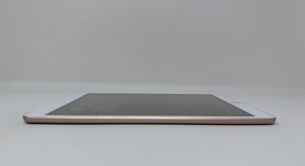 Mint
													Apple iPad 7th Gen - Unlocked, Gold, 128 GB, A2200, photo 5 of 6