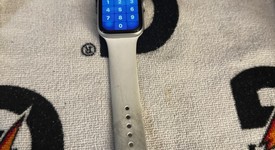Mint
													Apple Watch SE 2nd Gen 44mm - Unlocked, Starlight, A2727 - Cellular, Aluminum, photo 3 of 5
