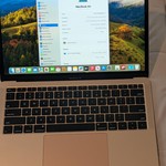 Good MacBook Air 2019 - 13 inch - 256 GB, Gold, 8 GB, Intel Core i5