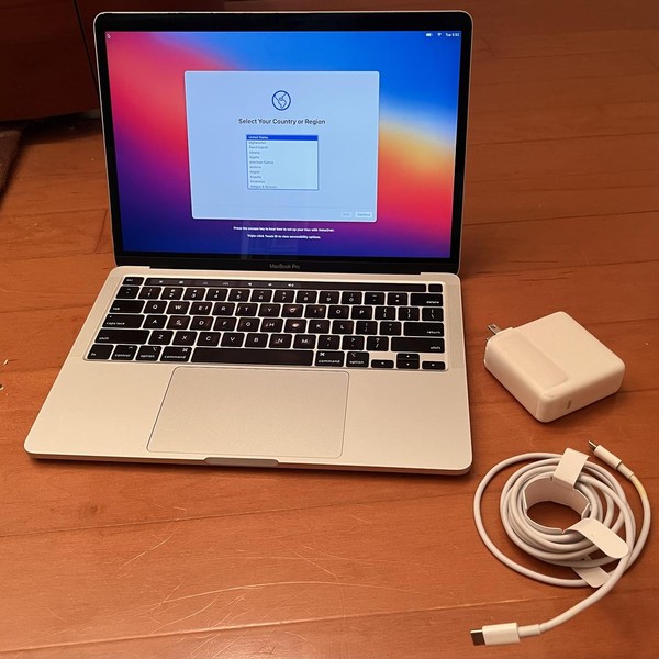 MacBook Pro 2020 - 13 inch - 1 TB, Silver, 16 GB, Intel Core i5