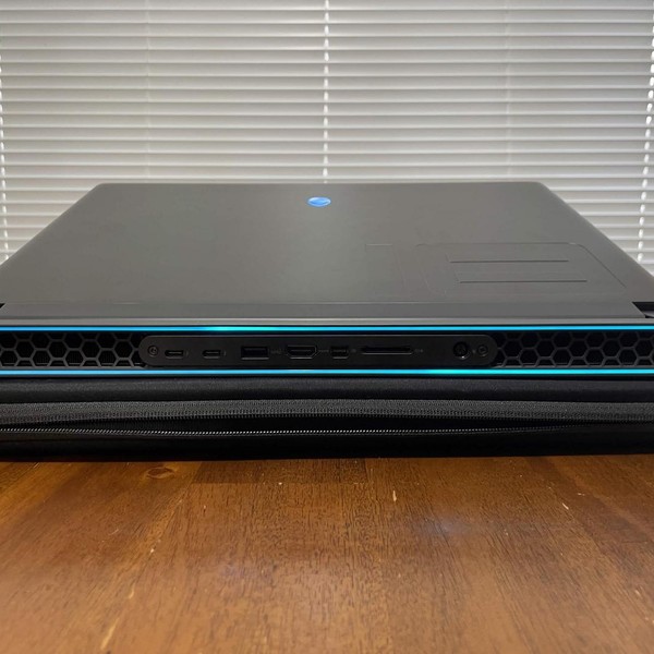 Alienware m18 R2 - 4 TB, Black, 64 GB, Intel Core i9, FHD+ Plus