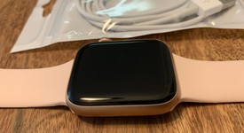 Good
													Apple Watch Series 4 44mm - Unlocked, Gold, A1976 - Cellular, Aluminum, photo 5 of 6