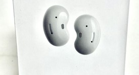 New
													Samsung Galaxy Buds Live - White, SM-R180, photo 2 of 3