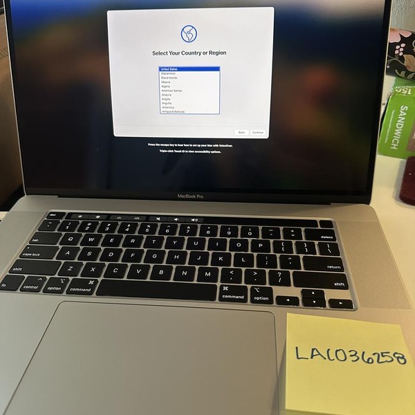 MacBook Pro 2019 - 16 inch - 512 GB, Silver, 16 GB, Intel Core i7