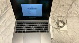 Good
													MacBook Pro 2018 (With Touch Bar) - 13" - I5, Gray, 512 GB, 8 GB, photo 5 of 9