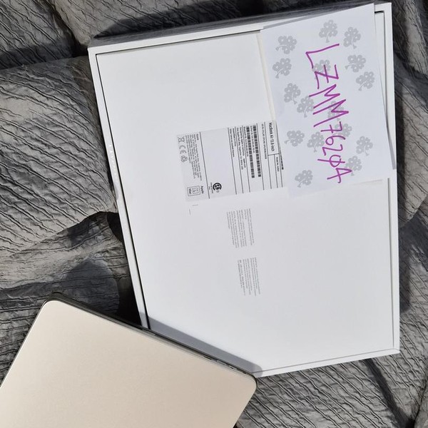 MacBook Air 2022 (M2) - 13 inch - 256 GB, Starlight, 8 GB, Apple M2