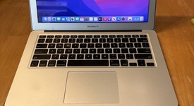 Good
													MacBook Air 2017 - 13" - I5, Silver, 128 GB, 8 GB, photo 1 of 18