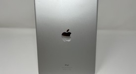 Good
													Apple iPad Pro 9.7" - Unlocked, Silver, 32 GB, A1674, photo 2 of 6