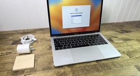 Fair
													MacBook Pro 2017 (No Touch Bar) - 13" - I5, Silver, 256 GB, 8 GB, photo 1 of 9