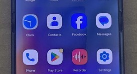 Good
													Motorola Razr (2024) - Unlocked, Gray, 256 GB, 8 GB, photo 4 of 9