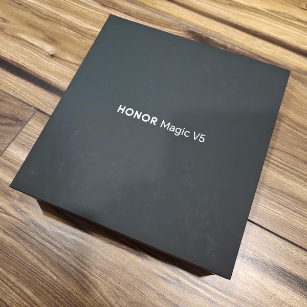 Honor Magic V5 - Unlocked Non-US, 512 GB, Gold, 16 GB