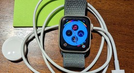 Good
													Apple Watch SE 2nd Gen 40mm - Unlocked, Starlight, A2726 - Cellular, Aluminum, photo 2 of 10