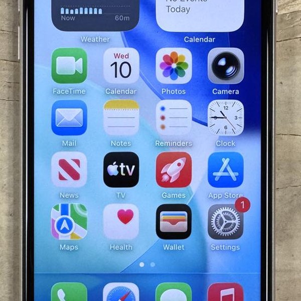 Apple iPhone SE 3rd Gen 2022 - Unlocked, 128 GB, Starlight, A2595