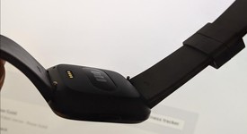 Mint
													Fitbit Versa - Black, photo 3 of 5