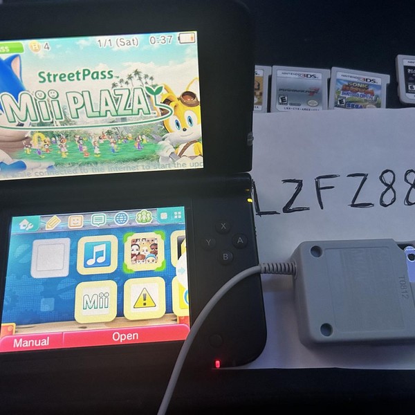 Nintendo 3DS XL - 1 GB, Red