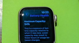 Good
													Apple Watch SE 2nd Gen 40mm - Unlocked, Starlight, A2726 - Cellular, Aluminum, photo 4 of 10