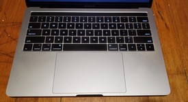 Good
													MacBook Pro 2017 (With Touch Bar) - 13" - I7, Gray, 512 GB, 16 GB, photo 3 of 13