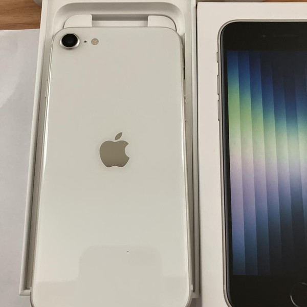 Apple iPhone SE 3rd Gen 2022 - Unlocked, 128 GB, Starlight, A2595