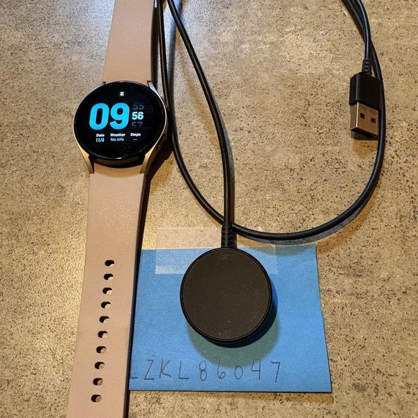 Samsung Galaxy Watch4 - Wi-Fi, Gold, 40mm