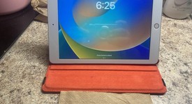 Good
													Apple iPad 5th Gen - Unlocked, Gray, 128 GB, A1823, photo 3 of 6