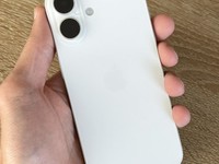 Apple iPhone 16