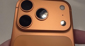 Mint
													Apple iPhone 17 Pro - AT&T, Cosmic Orange, 256 GB, A3256, photo 4 of 10