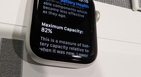 Good
													Apple Watch Series 4 44mm - Unlocked, Silver, A1976 - Cellular, Aluminum, photo 3 of 10