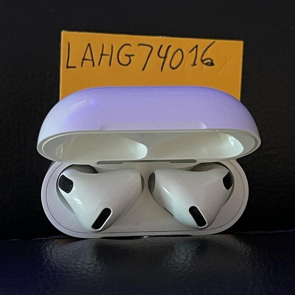 Apple AirPods (4th Gen) - Standard
