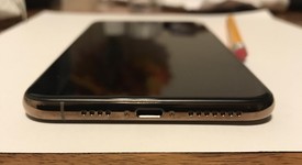 Good
													Apple iPhone Xs Max - AT&T, Gold, 64 GB, A1921, photo 3 of 13
