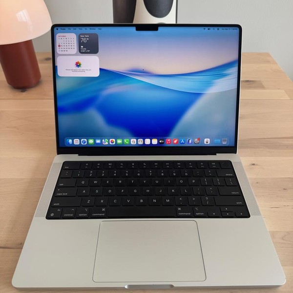 MacBook Pro 2021 - 14 inch - 1 TB, Silver, 64 GB, Apple M1 Max