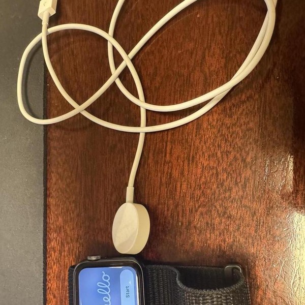 Apple Watch Series 4 40mm - Unlocked, Gray, A1975 - Cellular, Aluminum