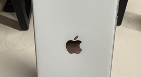 Fair
													Apple iPhone SE 2nd Gen 2020 - Unlocked, White, 128 GB, A2275, photo 2 of 9