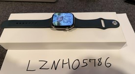 Mint
													Apple Watch Series 10 46mm - Unlocked, Natural, A3003 - Cellular, Titanium, photo 4 of 5
