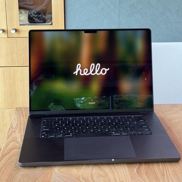 MacBook Pro 2024 - 16 inch - 1 TB, Space Black, 48 GB, Apple M4 Max 16-core
