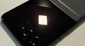 Mint
													Motorola Razr (2024) - Visible, Gray, 256 GB, 8 GB, photo 3 of 16