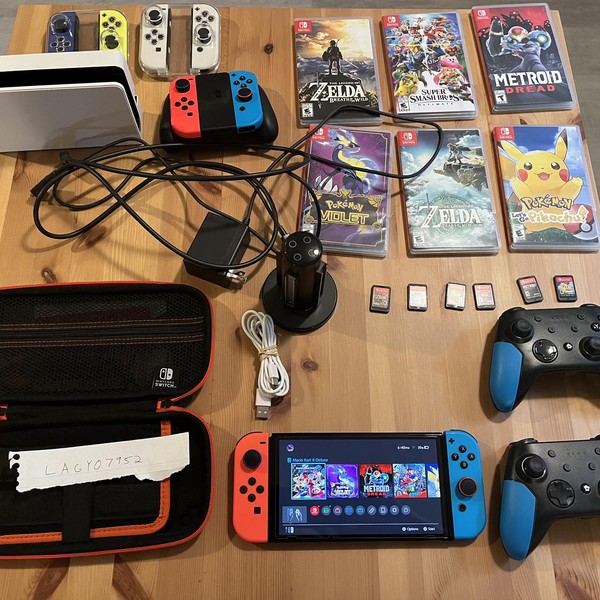 Nintendo Switch - 32 GB, Red & Blue