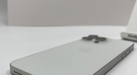 Good
													Apple iPhone 15 Pro Max - Unlocked, White, 256 GB, A2849, photo 4 of 6