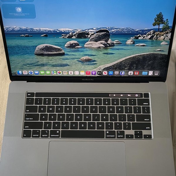 MacBook Pro 2019 - 16 inch - 512 GB, Gray, 16 GB, Intel Core i7
