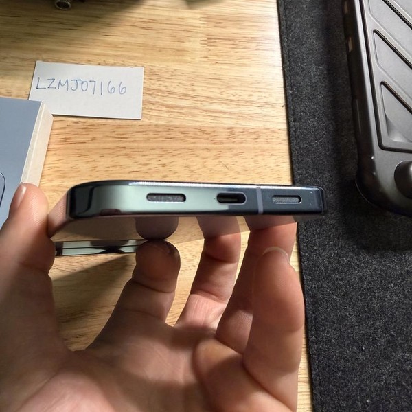 Google Pixel 10 Pro XL - Unlocked, 256 GB, Moonstone, GUL82