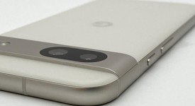 Good
													Google Pixel 8a - Unlocked, Porcelain, 128 GB, 8 GB, GKV4X, Sub-6 5G, photo 4 of 5